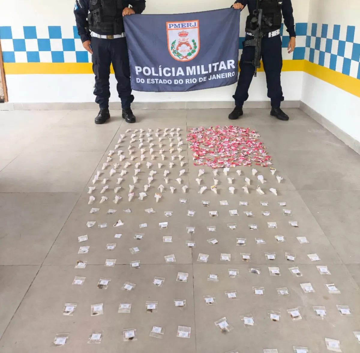 Mulher é presa com drogas em carro de aplicativo na RJ-145, em Piraí