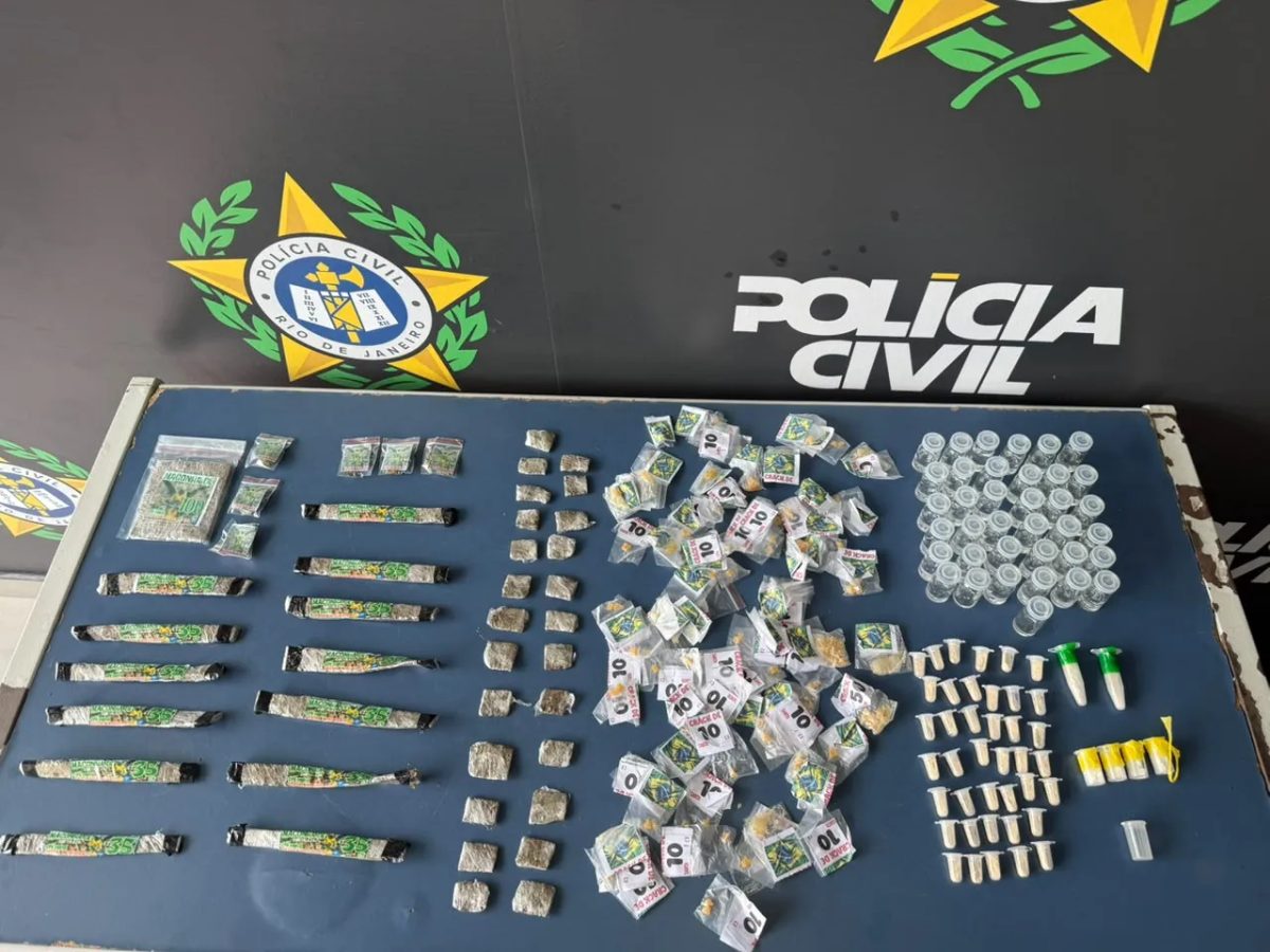 Mulher é presa suspeita de tráfico de drogas em Angra dos Reis