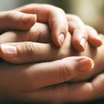 Mulheres são mais inteligentes emocionalmente que homens? Estudo revela diferenças