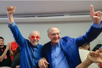 Na Avenida Paulista, Lula diz que quarto mandato é ‘fato histórico que deve ao povo brasileiro’