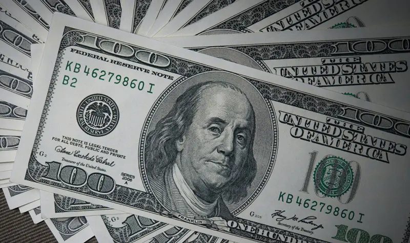 Na semana decisiva da eleição, dólar recua e bolsa sobe com debate Flávio X Lula