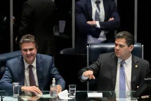‘Não disse que ia dar certo?’, diz Alcolumbre a Camilo Santana sobre escala 6×1