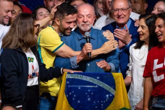 Nas 10 cidades onde a abstenção mais caiu entre os turnos, veja como foi a votação para presidente