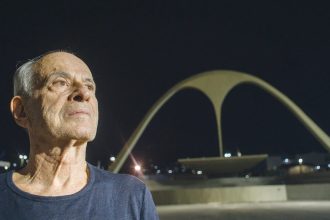 Ney Matogrosso passa por cirurgia e ficará longe dos palcos: 'Nada grave'