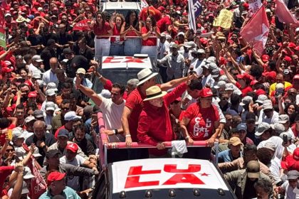 No RN, Lula diz que 'tesouraço' de Flávio será feito em cima de programas sociais e apela por mobilização de quem não votou no 1º turno