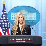 Nova porta-voz da Casa Branca confunde Trump com marido e diz que queria 'há tempos' trabalhar para o presidente dos EUA