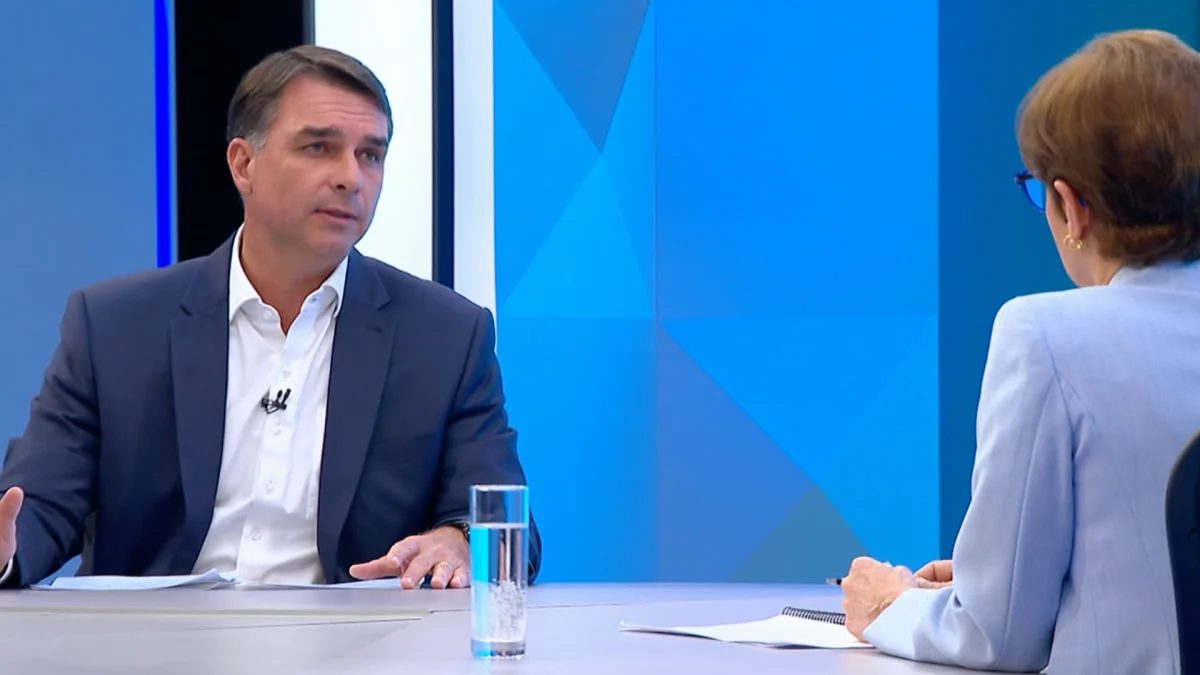 “O cara tá afiado”: aliados elogiam Flávio após entrevista à “Globo”