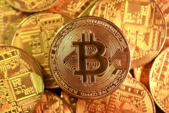 O que aconteceu com o experimento de Bukele para transformar El Salvador no 'país do bitcoin'