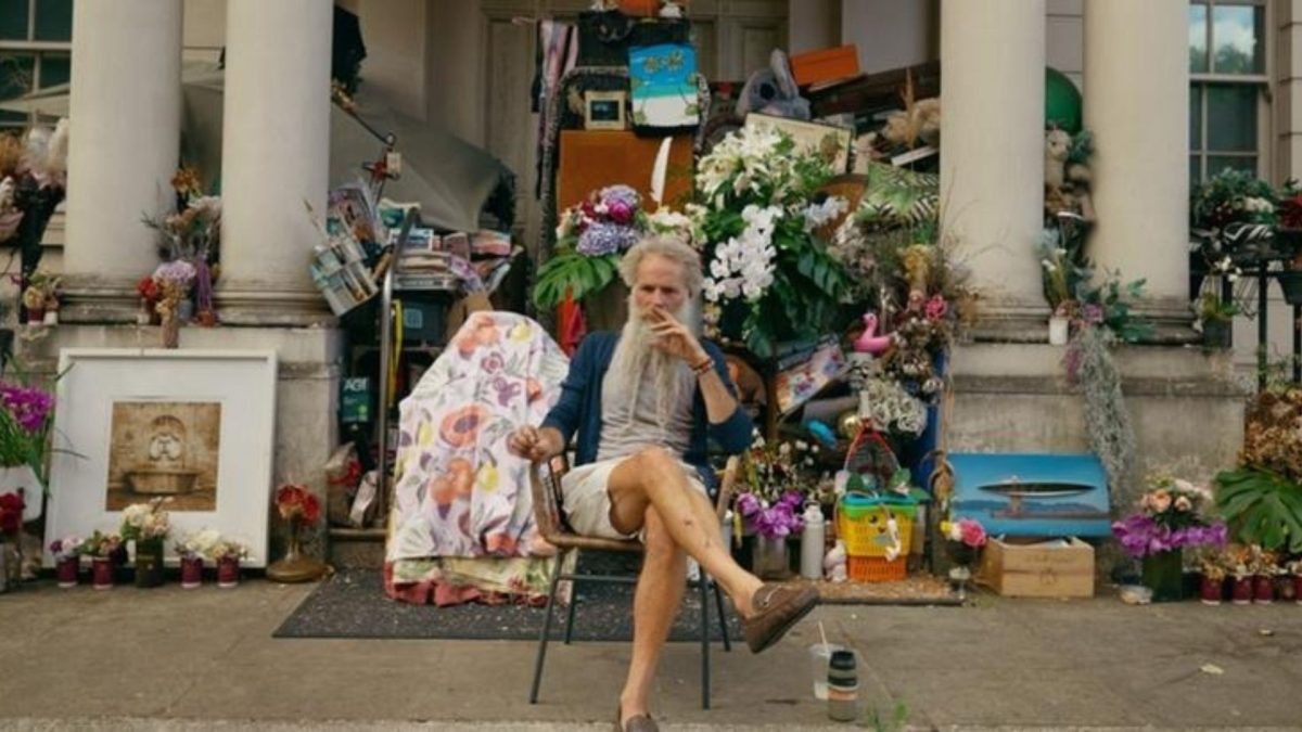 O sem-teto que vive na entrada de uma megamansão abandonada em Londres