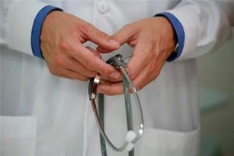 'OAB da Medicina': Congresso aprova lei que prevê obrigatoriedade de prova para médicos