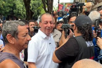 Omar Aziz (PSD) vota em Manaus
