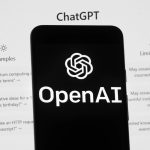 OpenAI acusa ex-funcionário de levar arquivos sobre aparelho não lançado para a Apple