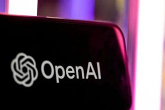 OpenAI vai limitar acesso de adolescentes a informações sobre armas no ChatGPT