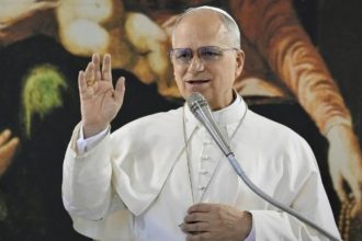 Papa Leão 14 pede voto por correio em eleição nos EUA