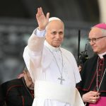 Papa Leão XIV cancela viagem a cidade italiana para se recuperar de cirurgia que retirou câncer, diz Vaticano