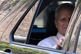 Papa Leão XIV passa por cirurgia para retirada de nódulo no pulmão