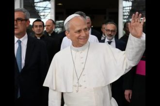 Papa Leão XIV recebe alta 4 dias depois de cirurgia para tratar câncer no pulmão