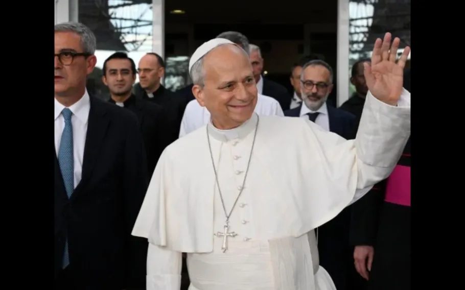 Papa Leão XIV recebe alta 4 dias depois de cirurgia para tratar câncer no pulmão