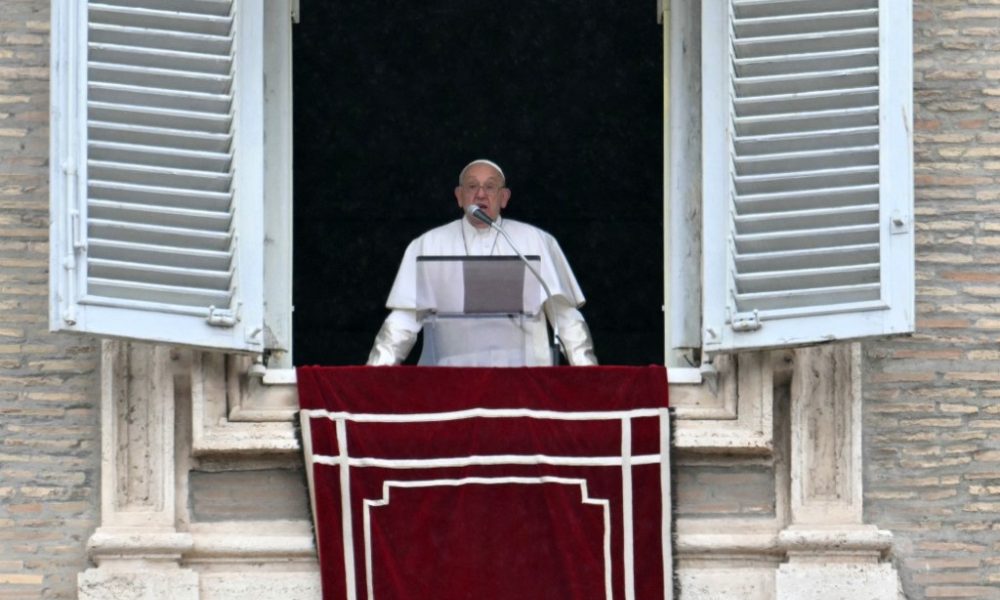 Papa Leão XIV retira parte do pulmão e tem câncer confirmado, diz Vaticano