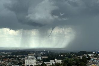Paraná tem alerta de chuva intensa e ventos de até 60 km/h antes da volta do calor; veja a previsão do tempo