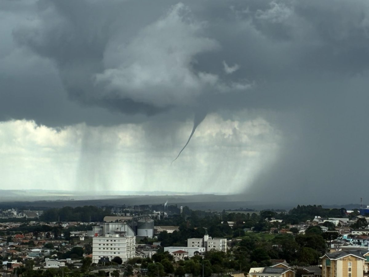 Paraná tem alerta de chuva intensa e ventos de até 60 km/h antes da volta do calor; veja a previsão do tempo