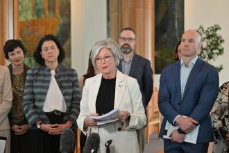 Parlamentar da Austrália fica gravemente ferida após ataque