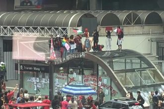 Parlamentares pedem radicalização da esquerda em ato pró-Lula em SP