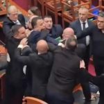 Parlamento da Albânia termina sessão com briga entre deputados
