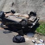 Passageira morre após ser arremessada de carro em capotamento na rodovia SP-333