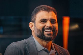 Pastor de Flávio reconhece resultado das eleições: ‘Hora de virar a página’