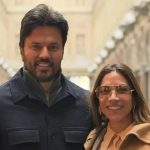 Patrícia Abravanel aparece sem aliança em viagem com mãe e filhos