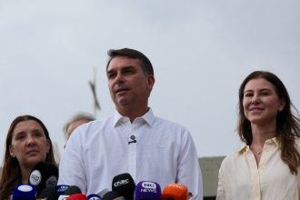 PEC do fim da escala 6x1: equipe de Lula diz que conversão de Flávio Bolsonaro é falsa