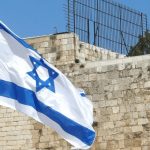 Pesquisas de boca de urna mostram oposição à frente em Israel