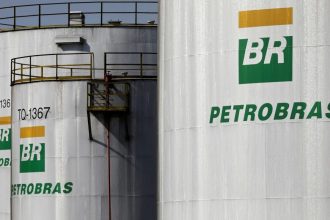 Petrobras bate recorde e chega a R$ 800 bilhões em valor de mercado; ações sobem até 110% em 2026