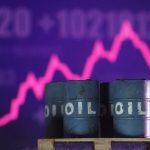 Petróleo supera US$ 111 e atinge maior cotação em cinco meses com escalada de conflitos no Oriente Médio