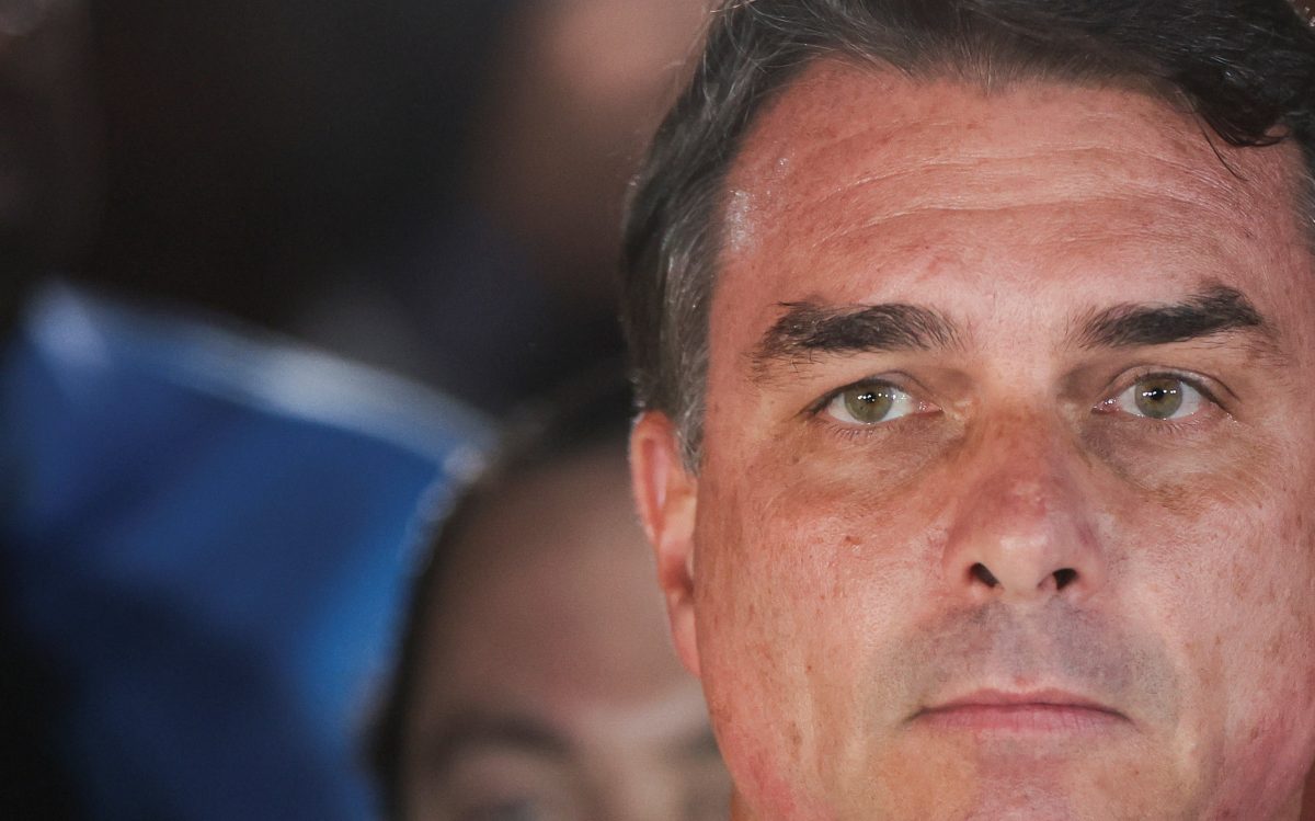 PF apura se Flávio Bolsonaro deixou o Brasil pela fronteira com a Argentina