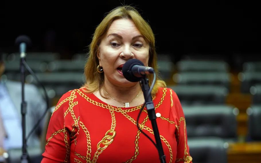 PF indicia deputada federal Gorete Pereira por suspeita de fraudes no INSS