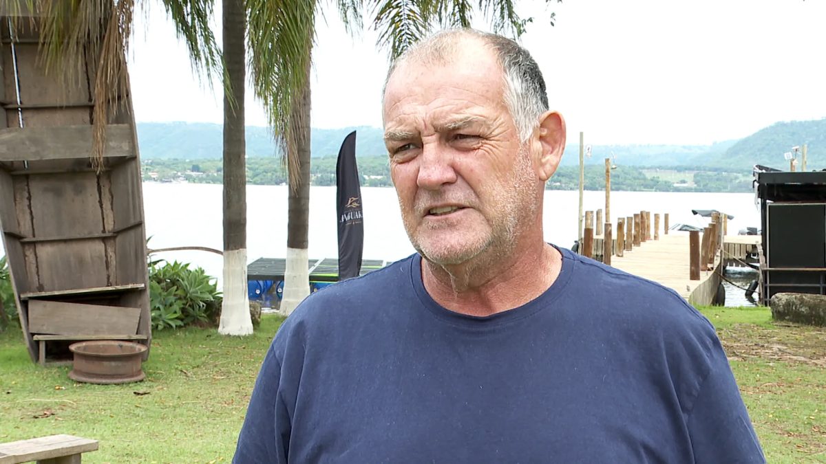 Piloto diz que chalana estava em dia e que agiu rápido antes de naufrágio no Rio Grande: 'Colete em todo mundo'