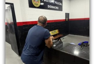 PM apreende carro ligado a Toguro e encontra R$ 100 mil