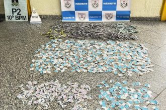 Polícia apreende mais de 3 mil porções de drogas em área de mata em Barra do Piraí