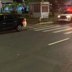 Polícia atira em pneu de carro para parar dupla que fugiu de blitz em Porto Alegre