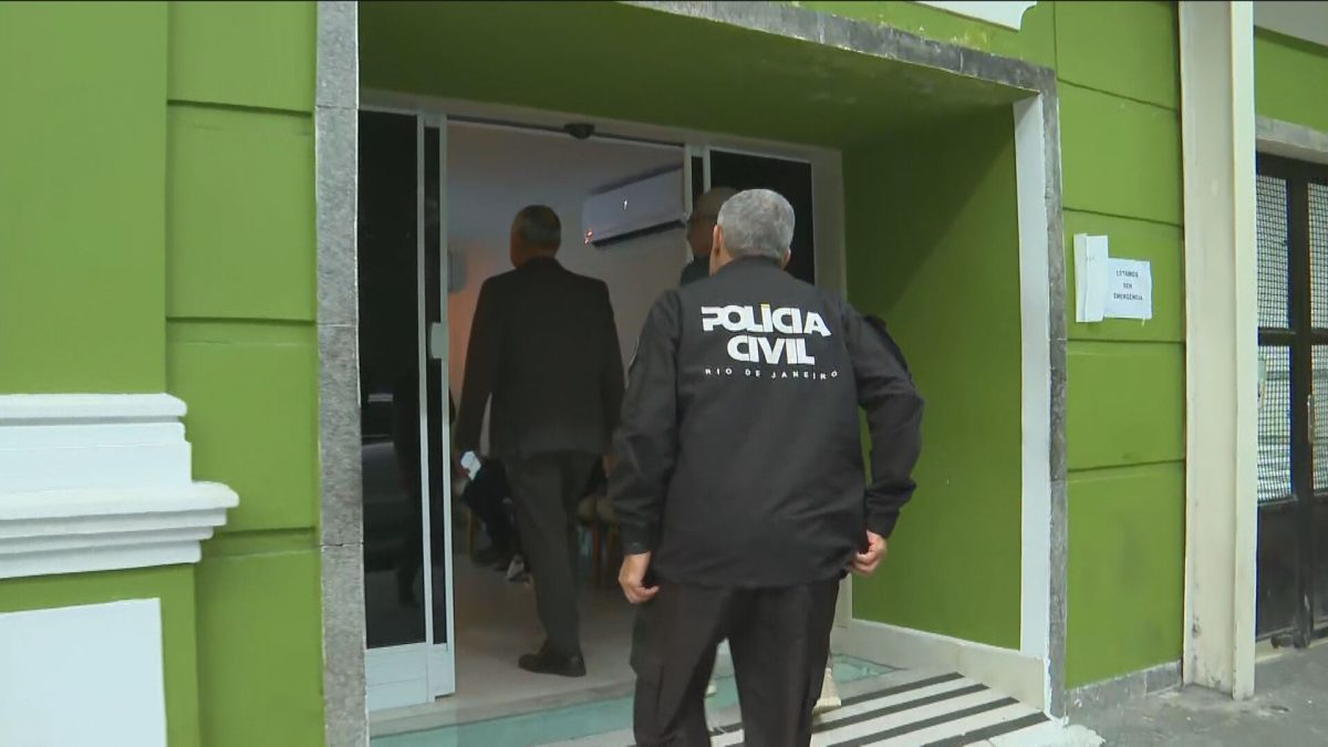 Polícia Civil faz operação em clínica de estética investigada após três mortes em Laranjeiras; 15 cirurgias estavam marcadas para esta quarta