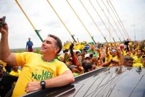 Polymarket: a 4 dias da eleição, chance de Flávio vencer Lula chega a 80%