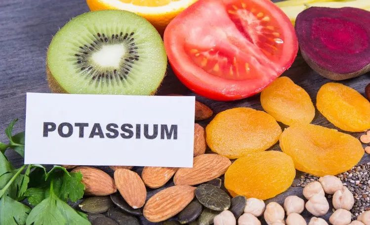 Potássio: banana, feijão e outros alimentos ajudam a proteger músculos e coração