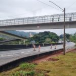 Pouco mais de 2 meses após acidente que matou mãe e filho, nova passarela da Fernão Dias é liberada em SP