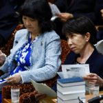 Premiê do Japão é criticada após dizer que maquiagem e tarefas domésticas a afastam do Parlamento