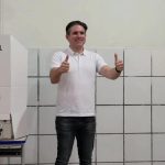Presidente da Câmara, Hugo Motta vota para presidente na PB no 2º turno das eleições
