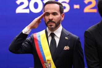 Presidente da Colômbia muda regras de resposta a protestos na véspera de manifestações contra o governo