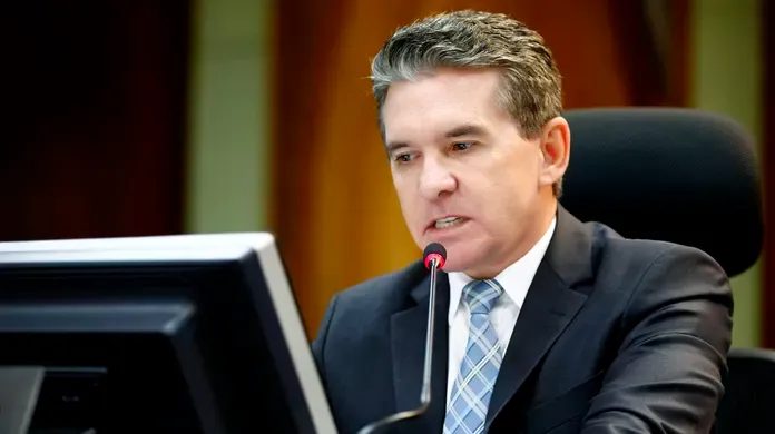 Presidente do TCE de Mato Grosso sacou R$ 15 milhões na boca do caixa, diz PF