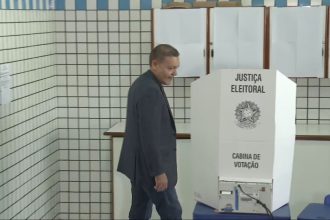 Presidente do TSE, Nunes Marques acompanha abertura de seção e vota em Brasília